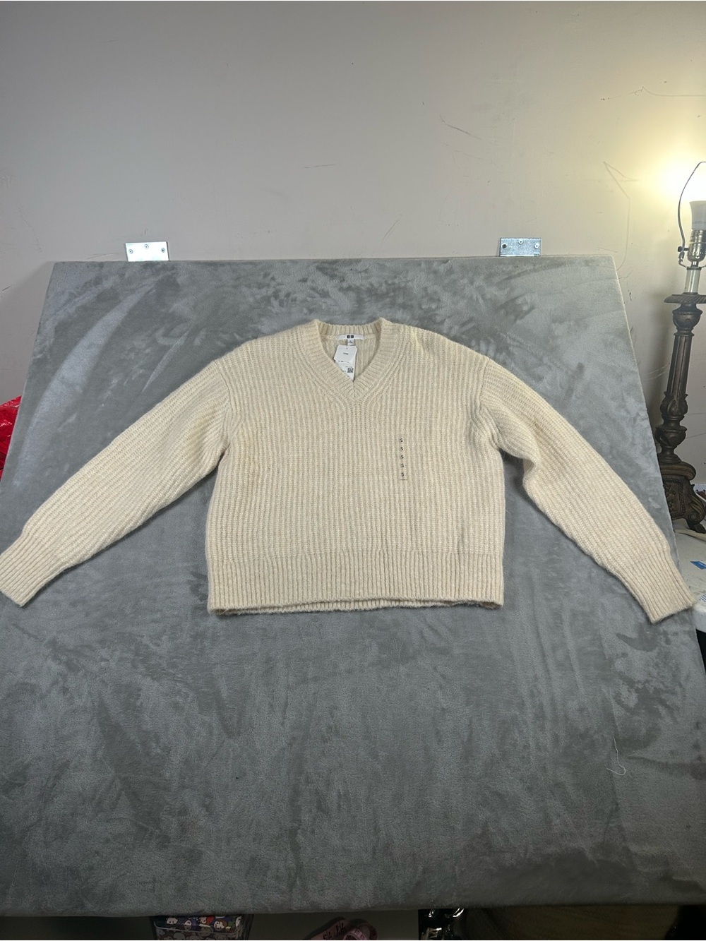 NWT Uniqlo Cream V-Neck Chunky Rib Knit Sweater - Picture 2 of 11